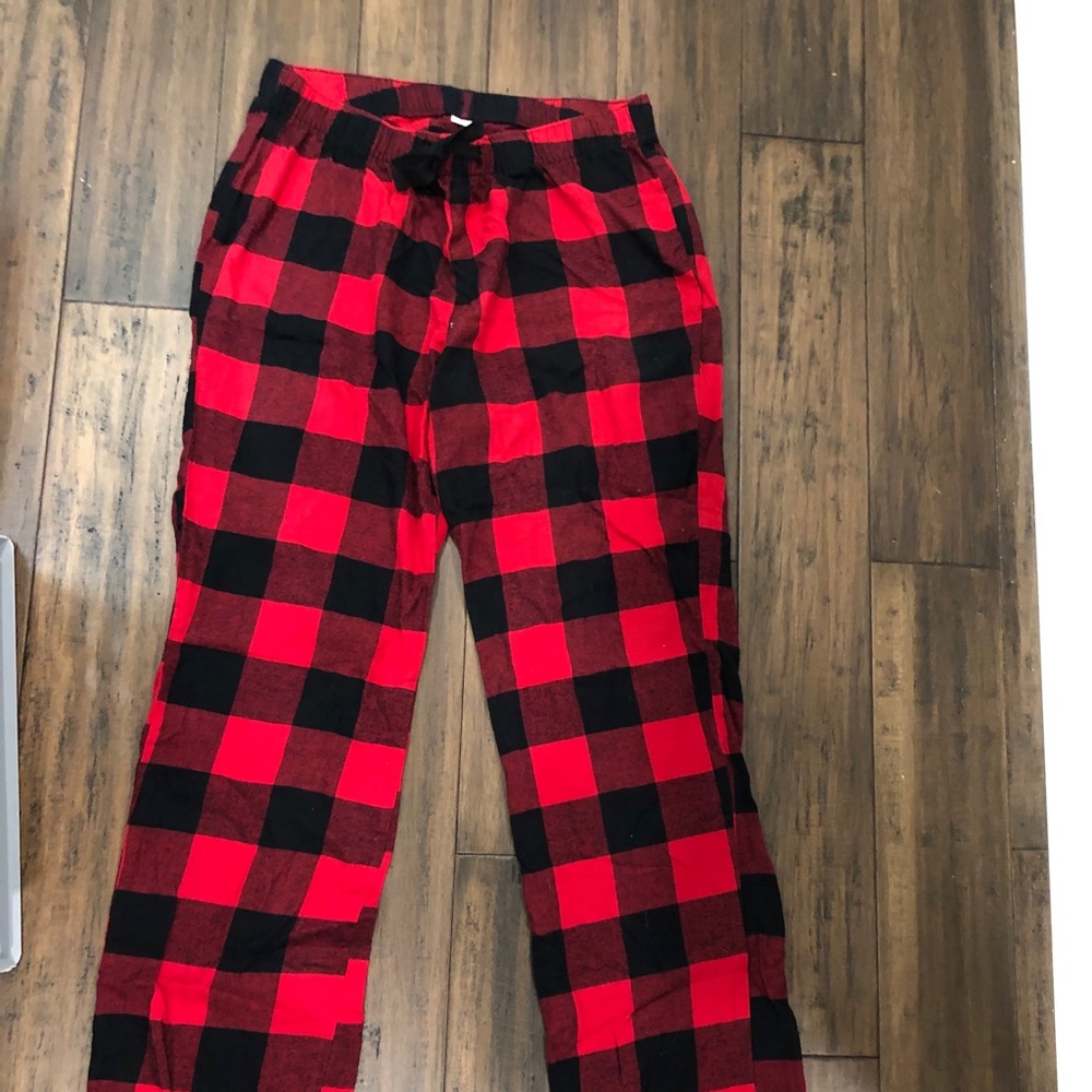 Men’s checkered pajama pants
